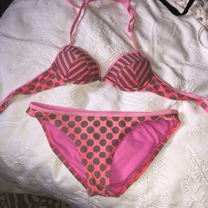 Fun patterned bikini! Gently used, no flaws